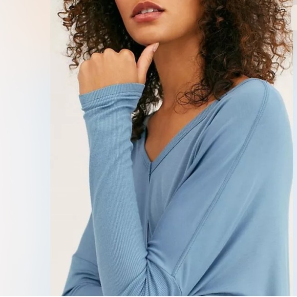 ✅Free People Moonshine Blue Mountain Relaxed Top M - Picture 6 of 12